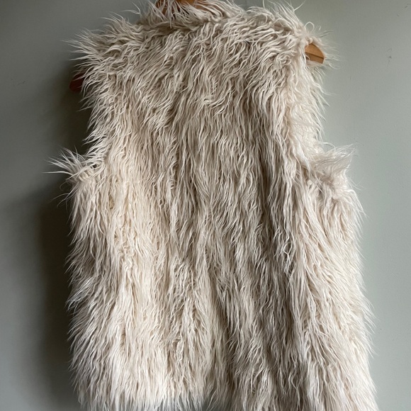 Graham & Spencer Cream Faux Fur Fluffy Vest Size Medium US 6 Chic Vest - Picture 6 of 14